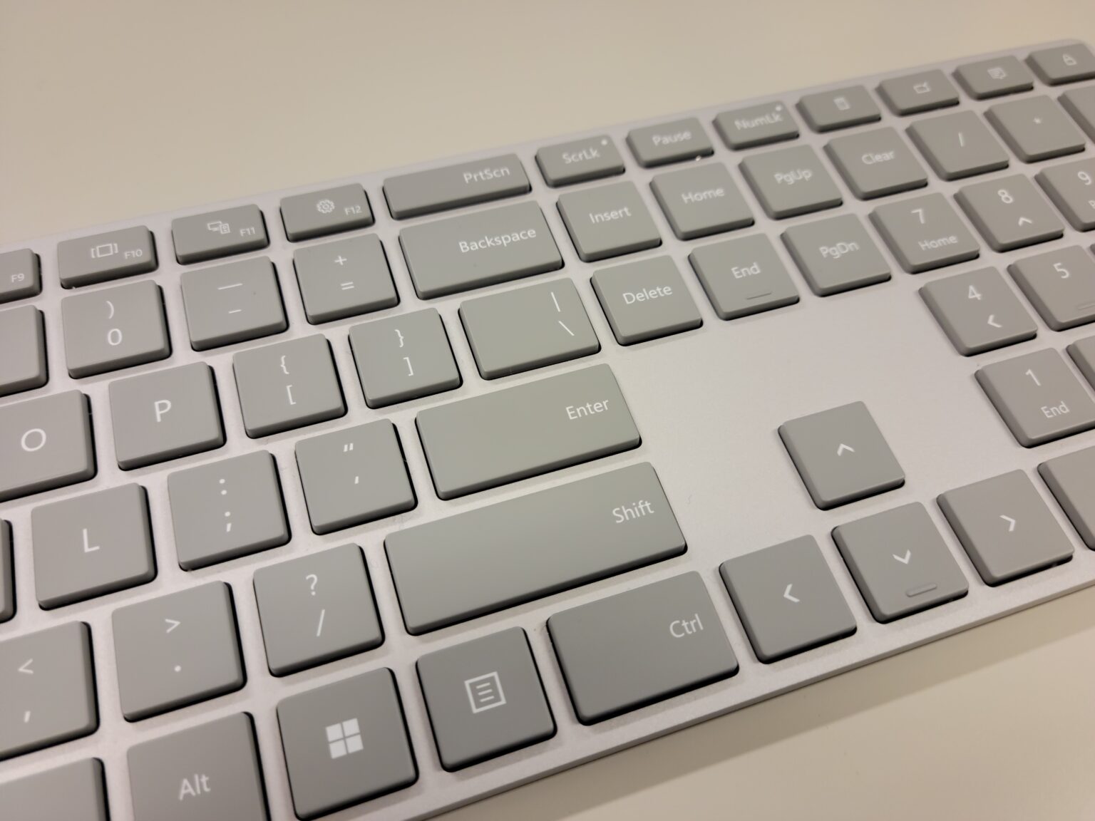 【Surfaceキーボード実機レビュー】WindowsでMagic Keyboard使いたいならこれがおすすめ tamocolony